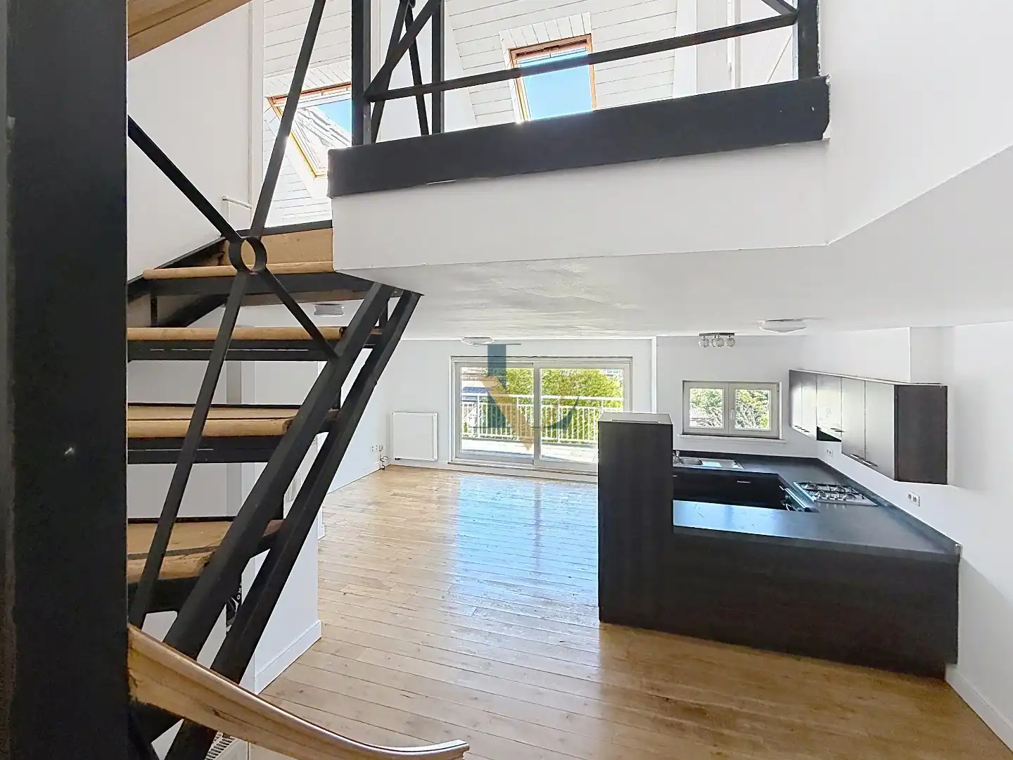 Instapklaar duplex appartement met 2 slpk. en 2 bdks. en mooi terras. foto 19