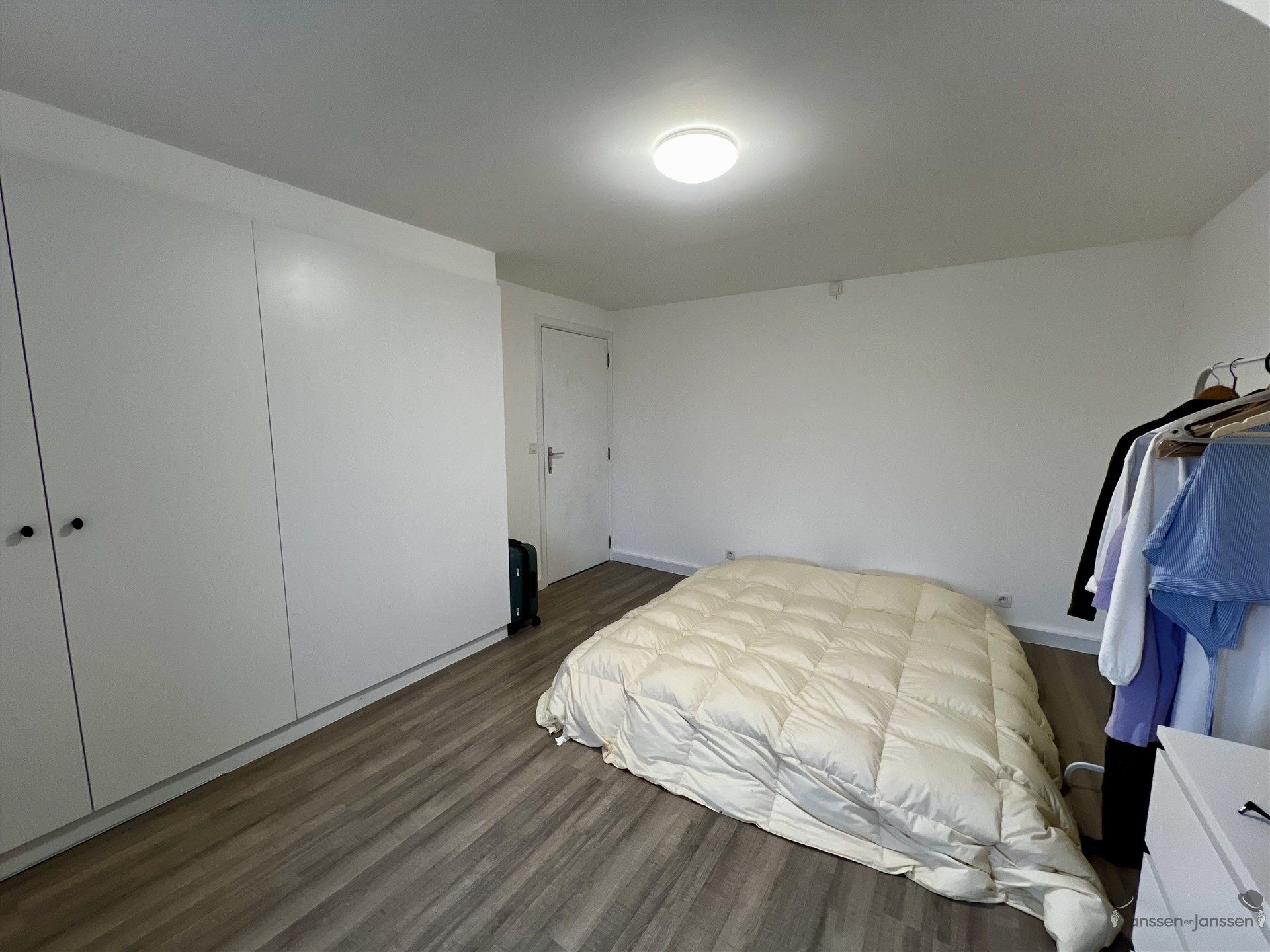 Bel-etage met inpandige garage & tuin foto 11