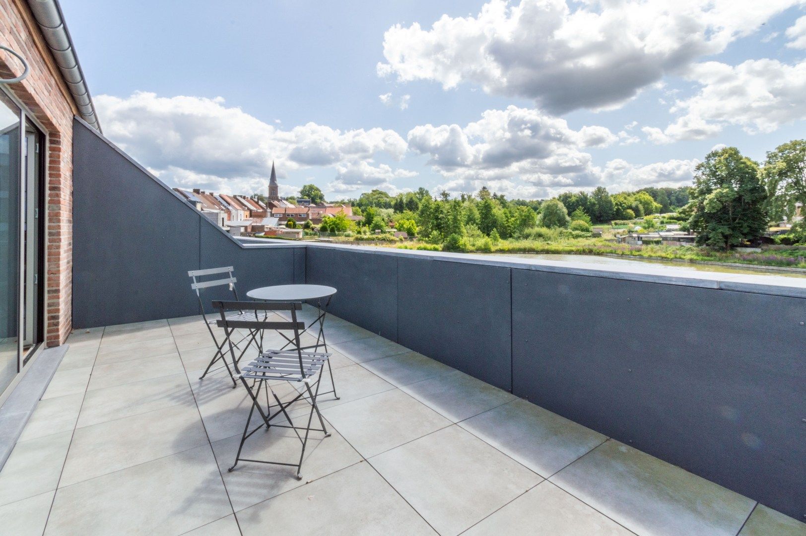 Nieuwbouwwoning met 3 slaapkamers, garage en tuin  foto 9
