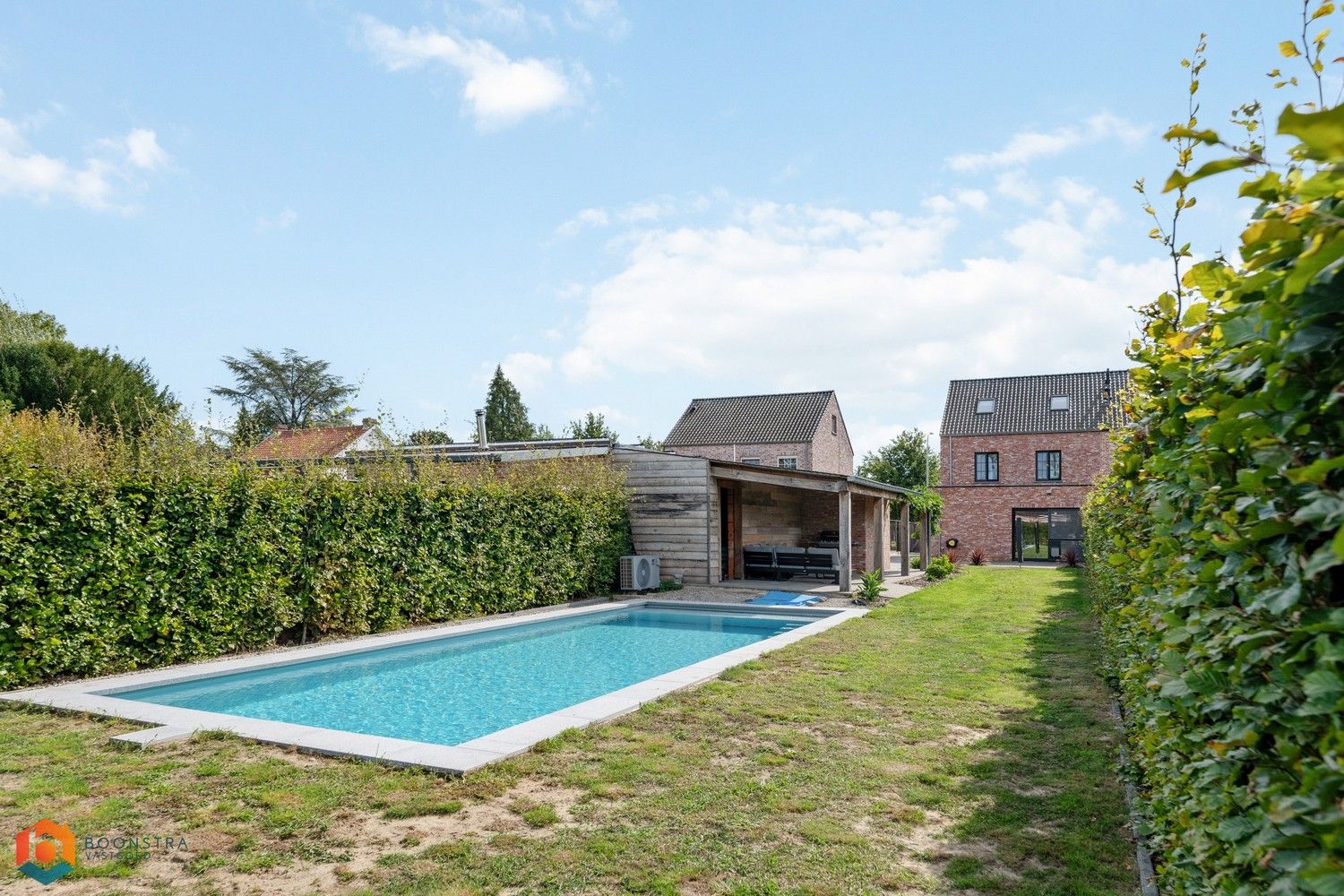 Recente en energiezuinige woning met mooie tuin en zwembad foto 8