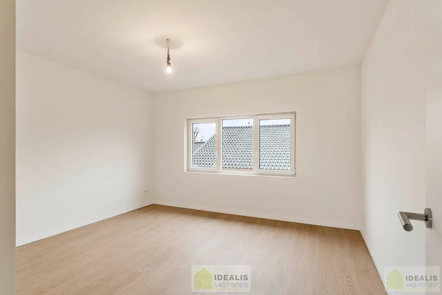 IDEALIS VASTGOED – Schitterend volledig vernieuwde woning met een heerlijke open leefruimte, luxe keuken, 3 ruime slaapkamers, twee badkamers én een ruime wasplaats! Dit heerlijke huis bevindt zich op een perceel van maar liefst 7a 94ca vlak bij het centrum van Eksel - EEN MUST VISIT! - foto 27