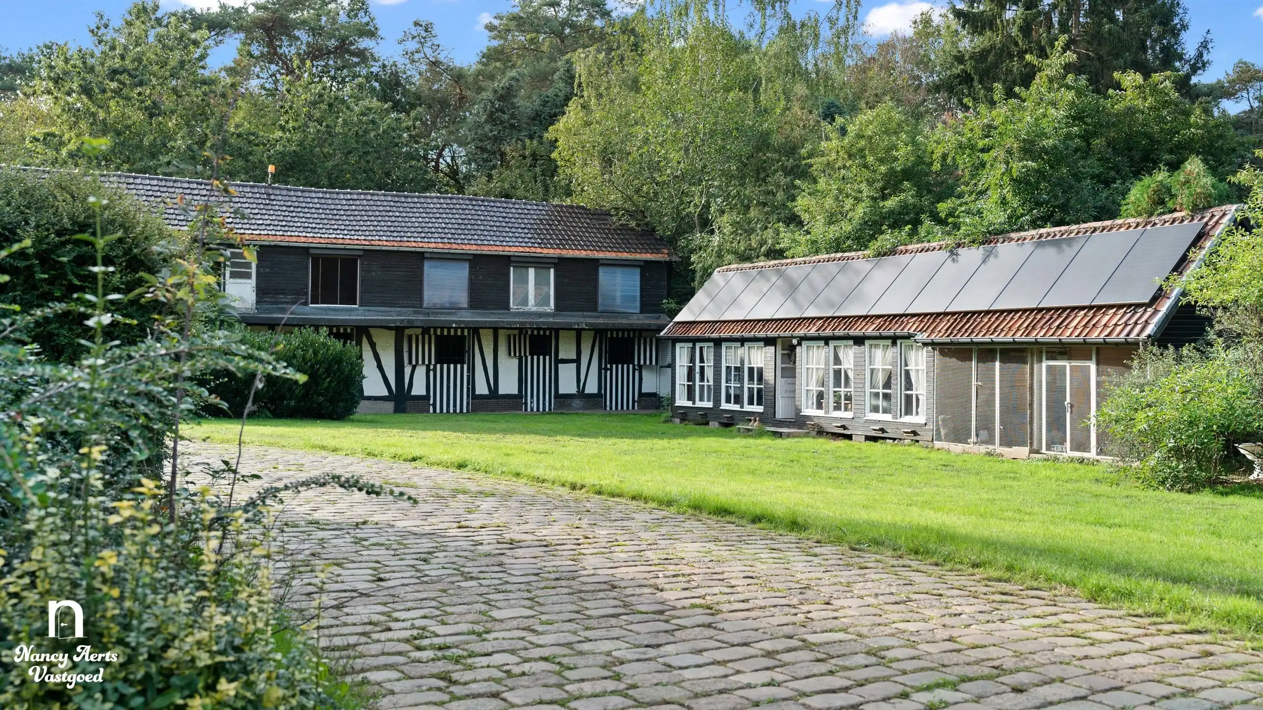 Exclusief landgoed op 1,28 ha met villa en paardenstallen foto 24