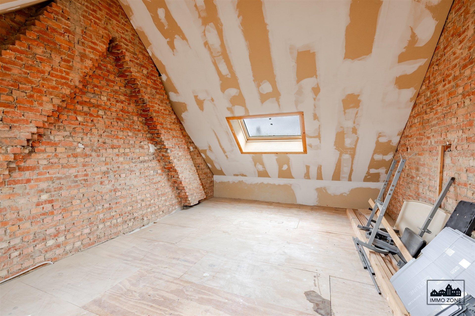 Op te frissen woning met tuin en ruime zolder foto 8