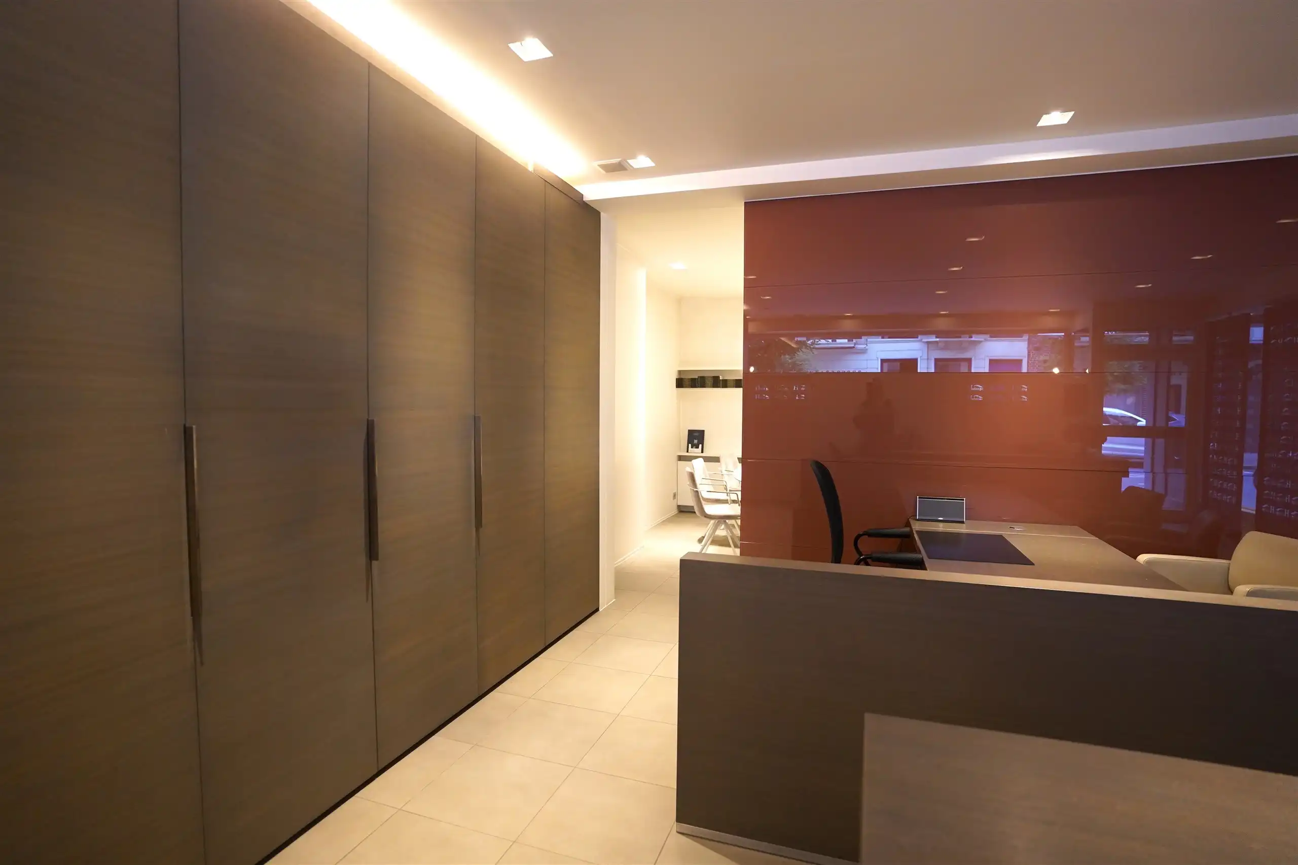 Instapklaar bureel tussen Grote Markt & Conservatoriumplein foto 3