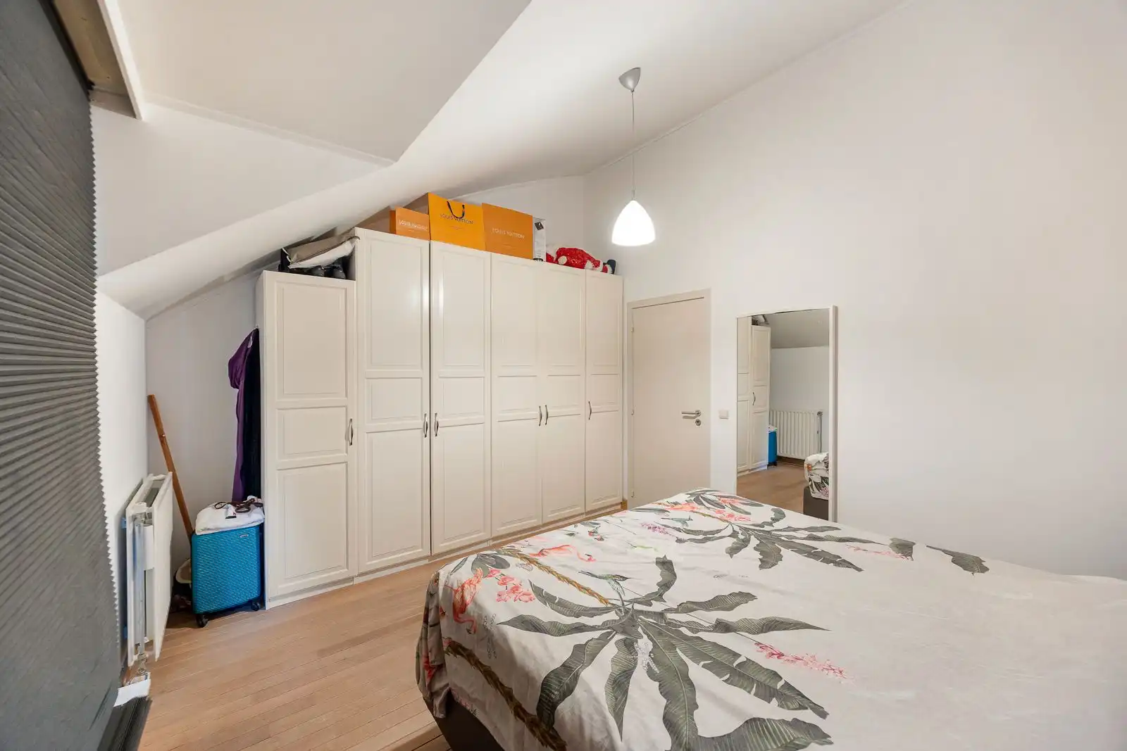 Lichtrijk appartement met terras en 3 staanplaatsen in Brasschaat. foto 12