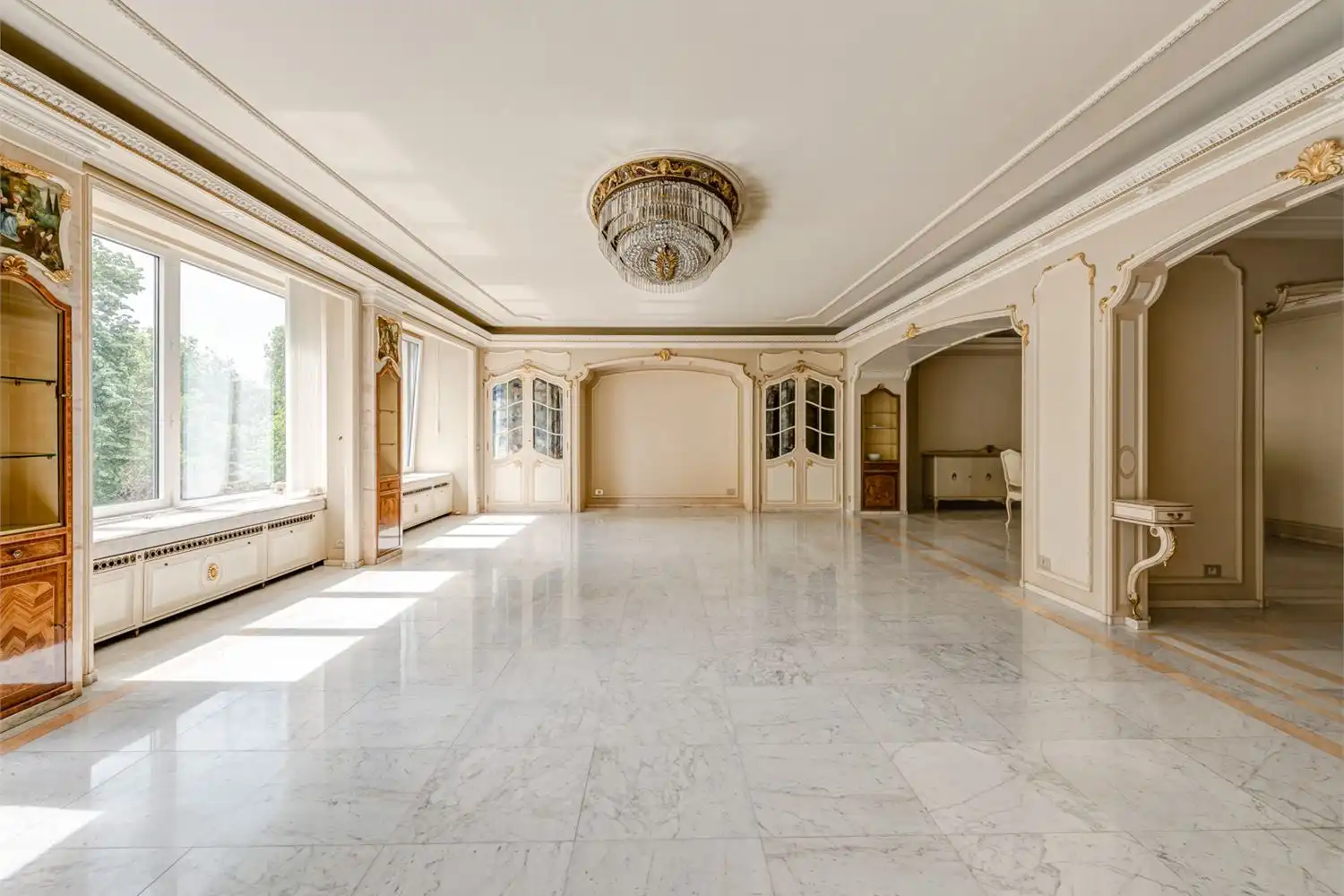 Ruim en lichtrijk 2-slaapkamerappartement (197 m²) met parkzicht en terras op toplocatie foto 2