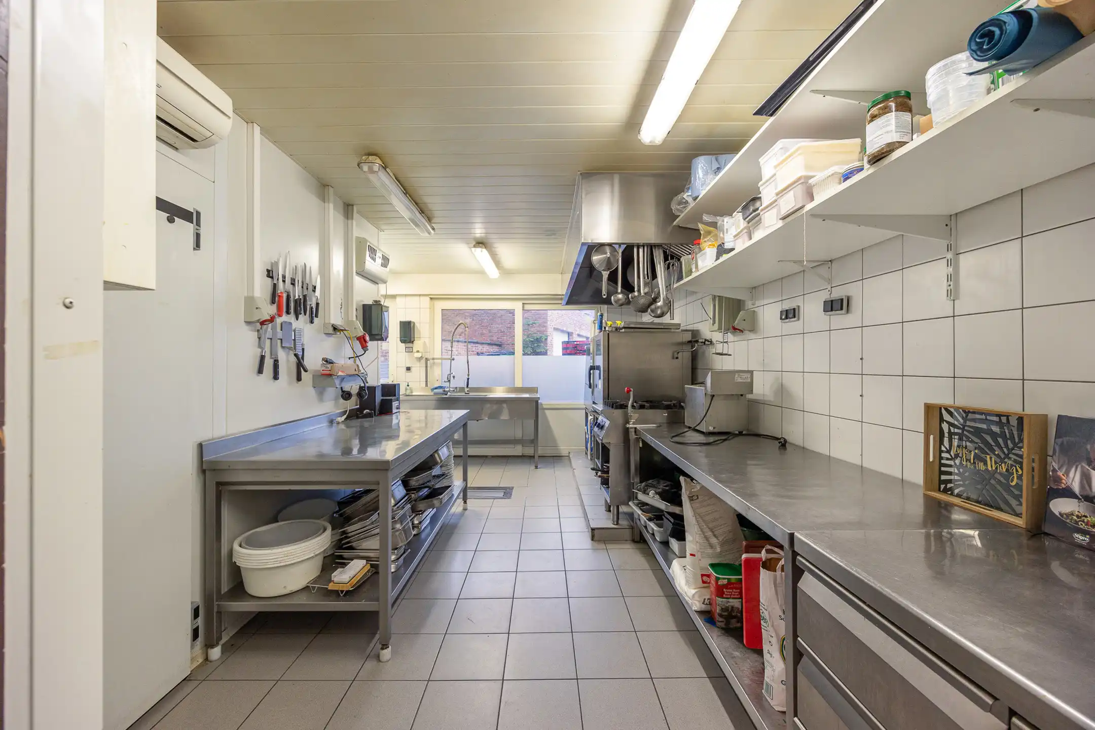 Modern handelsgelijkvloers in het centrum van Lint (115m²) foto 18