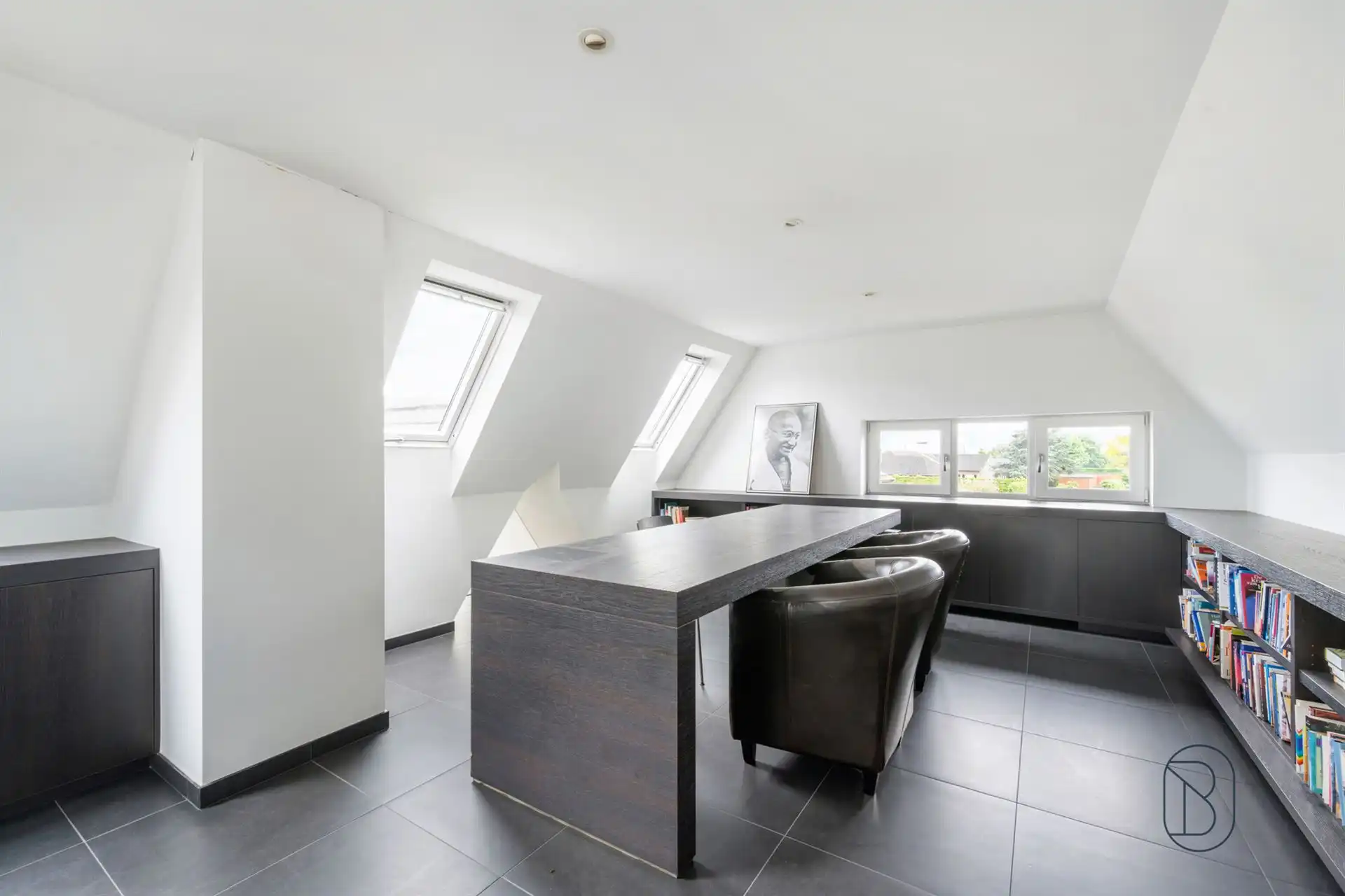Commercieel gelegen kantoor/praktijk + woonst met atelier foto 25