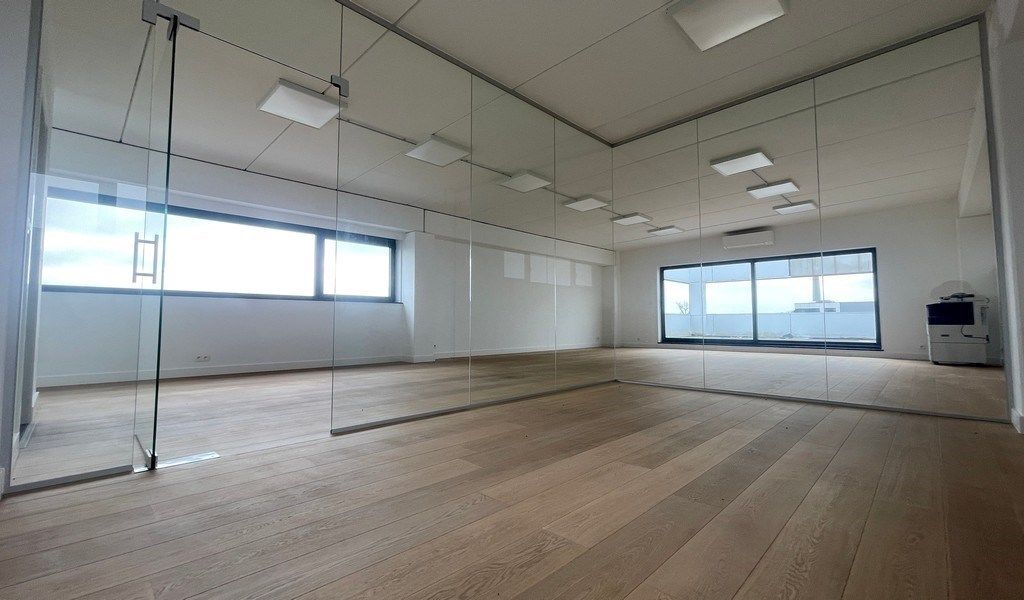 Recent kantoor met groot terras te huur in Kruibeke foto 4