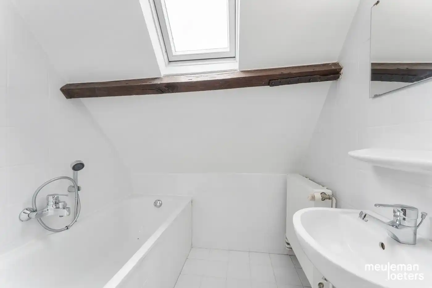 Karaktervolle hoeve met bijgebouw en meer dan 2 ha weiland te Waardamme foto 18