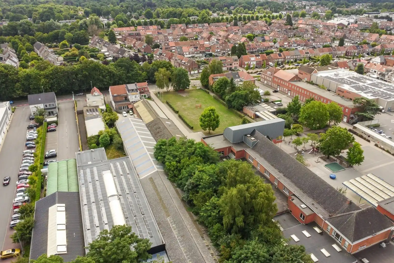 Woning met doorrit en ruime opslag – multifunctioneel eigendom foto 25