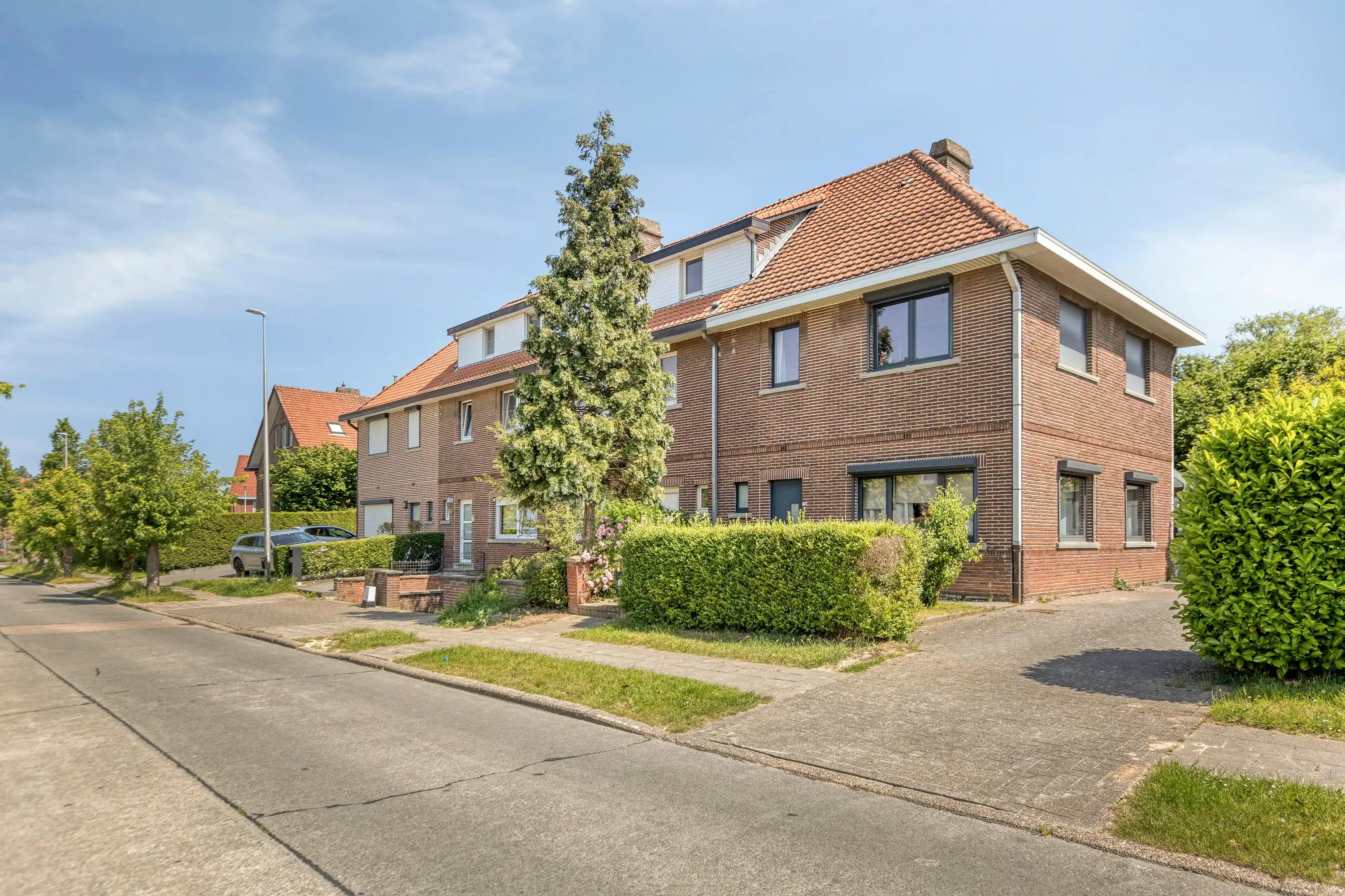 Te renoveren gezinswoning in de Casterwijk foto 2