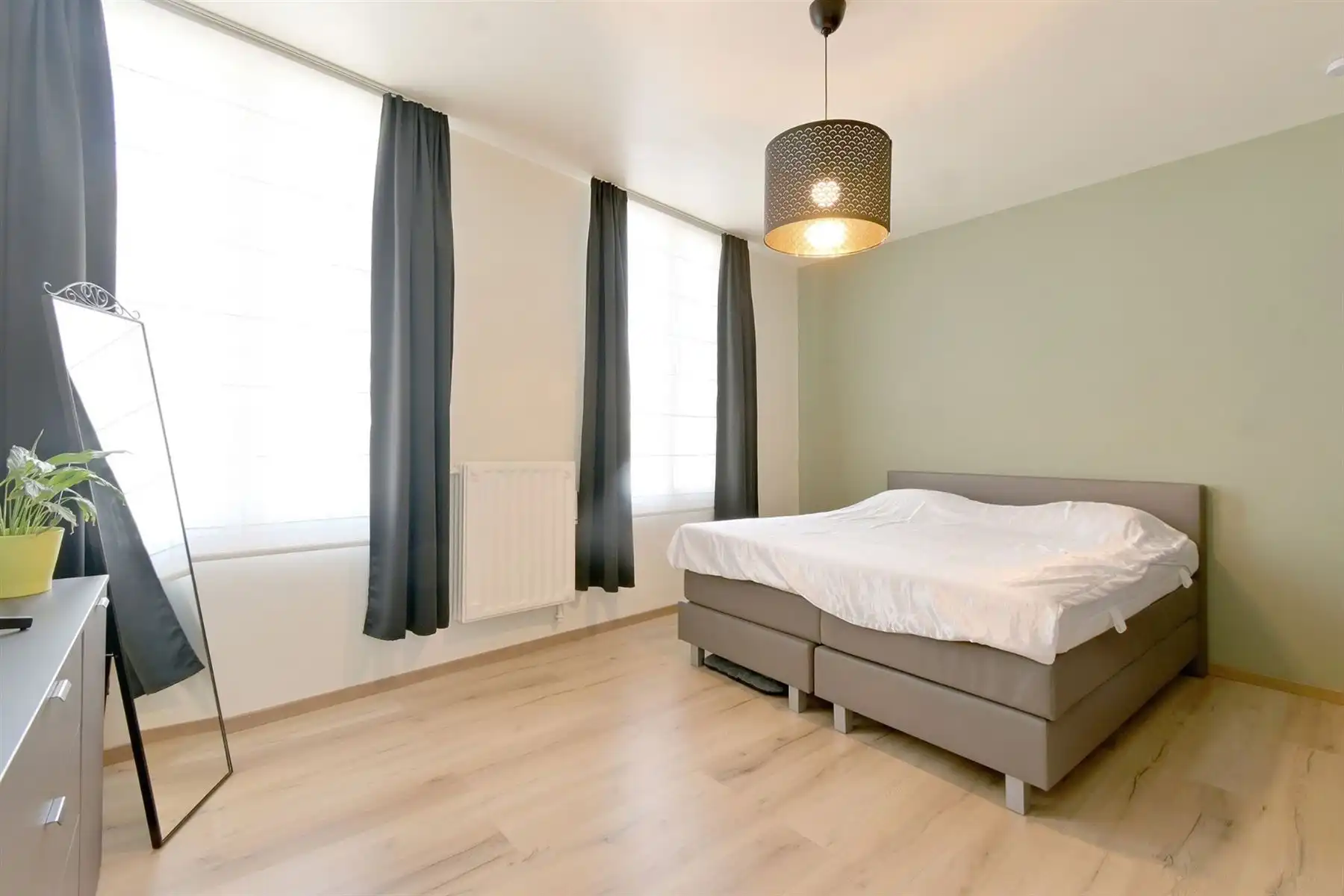Gerenoveerde woning met 4 slpk's en gezellige zuid-tuin! foto 12