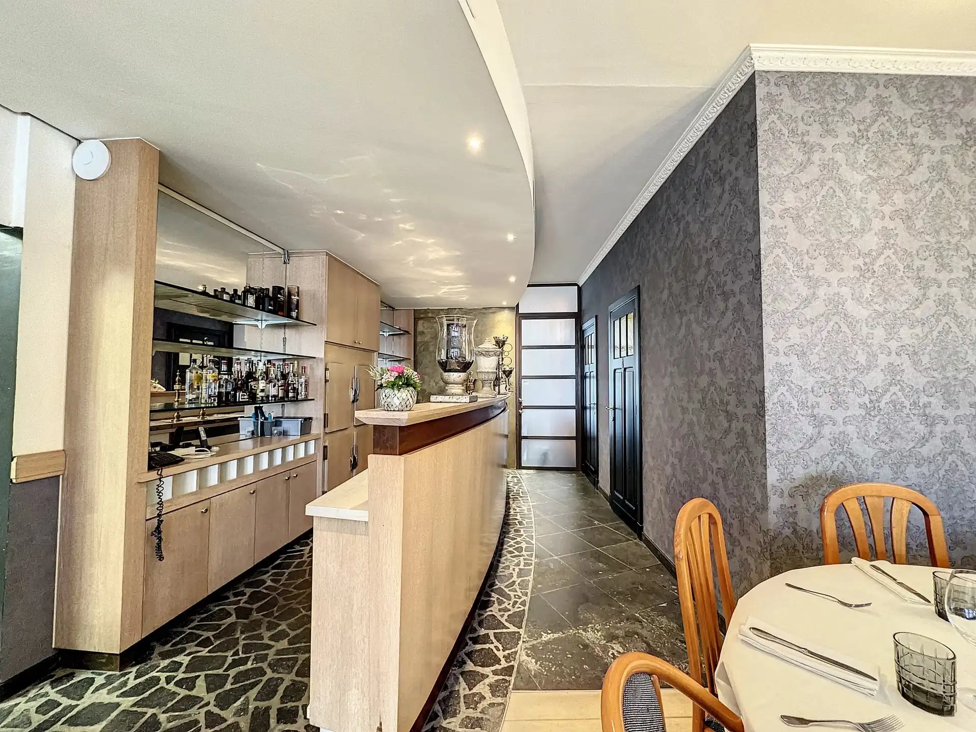 Handelspand (frituur met restaurant en feestzaal) met duplex-appartement met een bewoonbare oppervlakte van 400m² in Mol-Gompel. foto 4