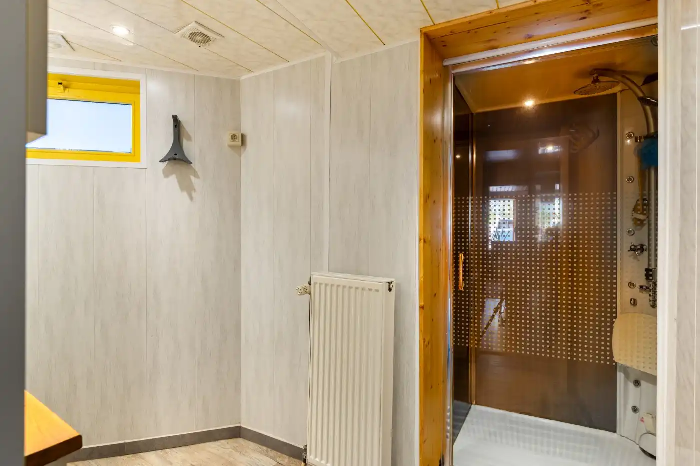 Top gelegen, charmante, vrijstaande woning met 3 slpk. en prachtige zuid-tuin foto 19