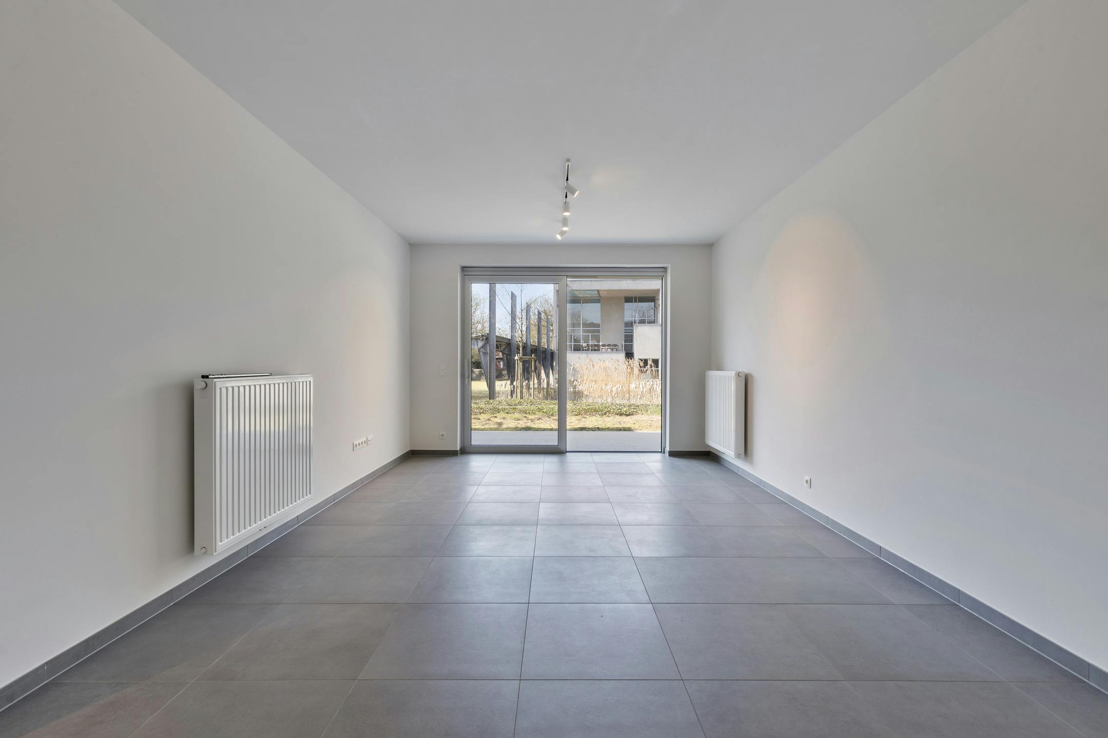 Instapklaar appartement te Roeselare onder registratierechten! foto 5