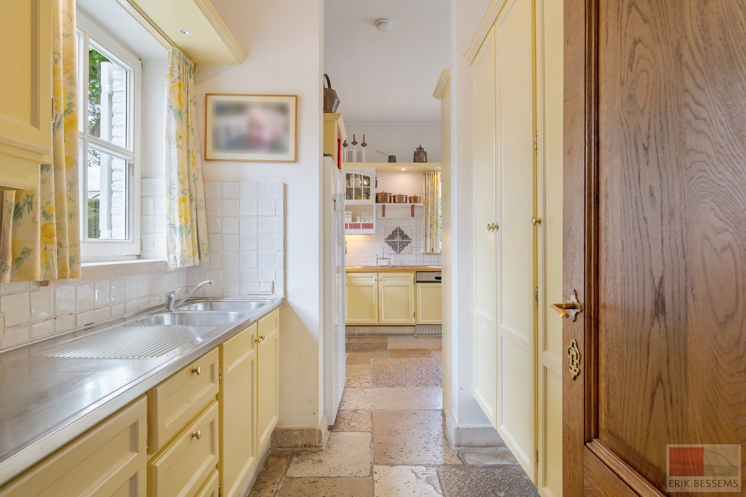 Prachtige vrijstaande villa met Franse allure, gelegen op een royaal perceel van 1.211 m², biedt een riante woonoppervlakte van 309 m² foto 13