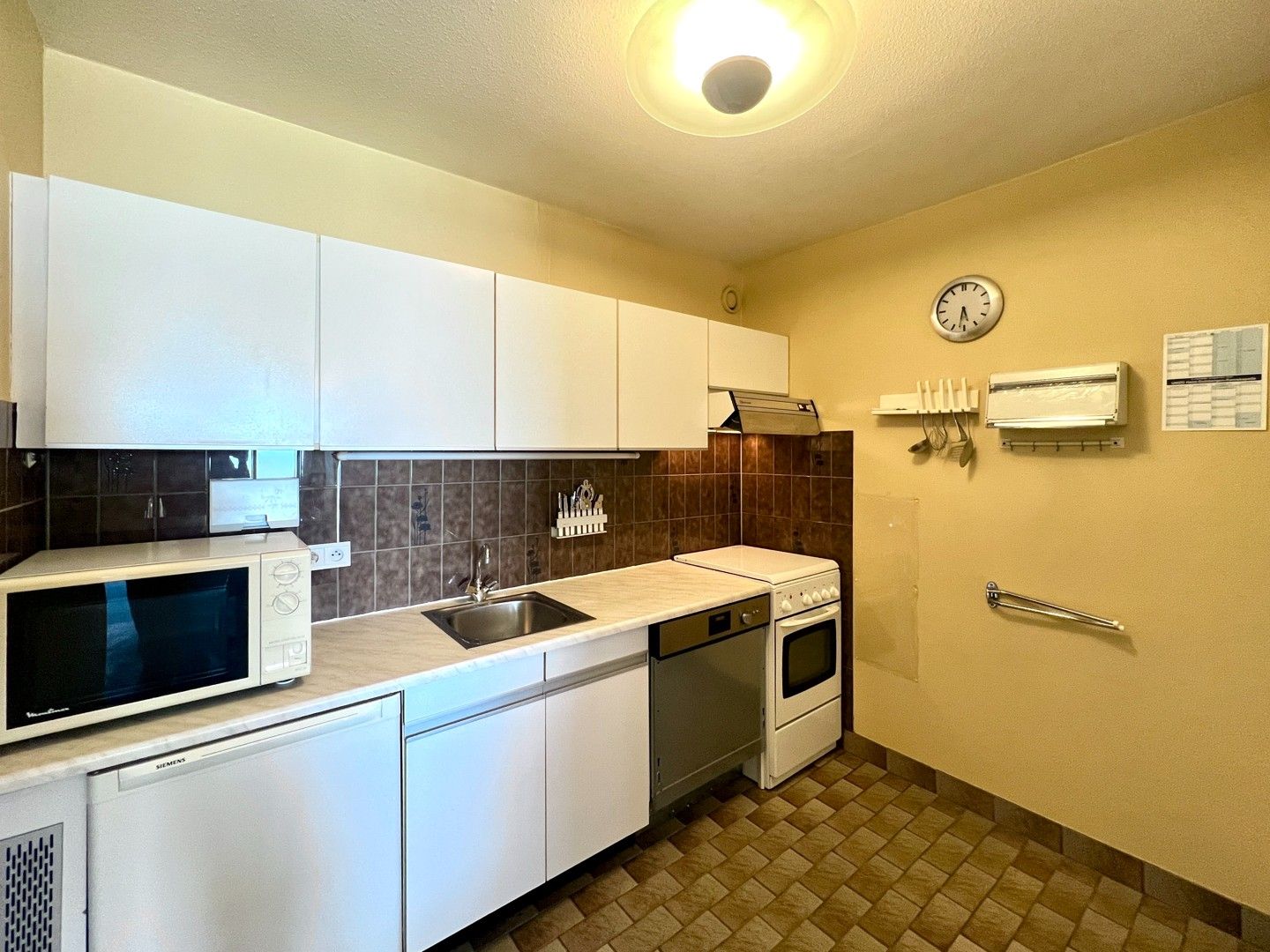 Te renoveren appartement met 2 slaapkamers op een uitstekende ligging foto 8