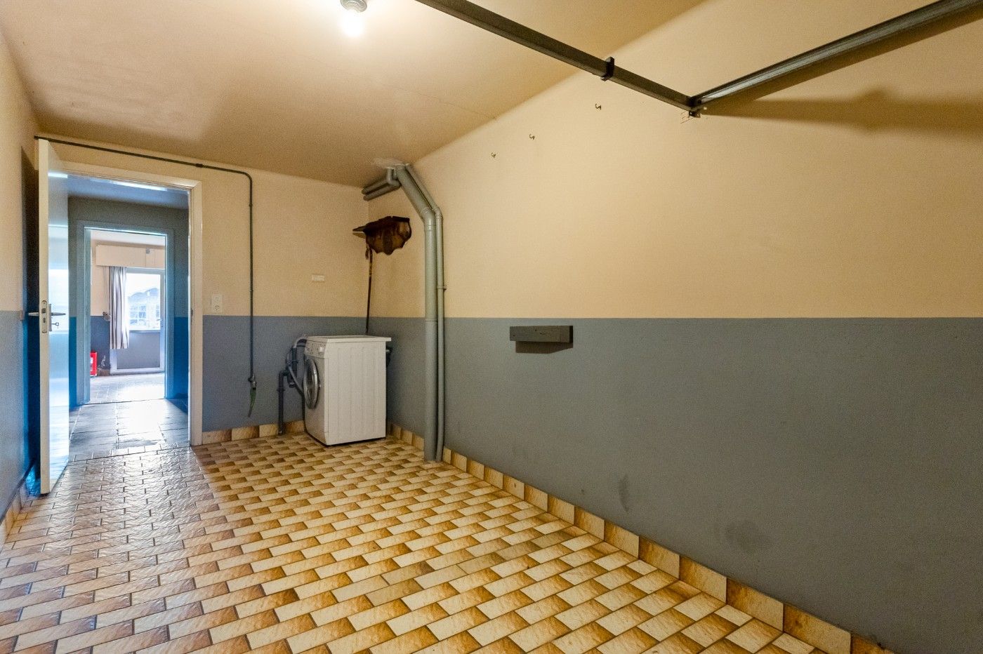 Op te frissen app. op 2e verd. met 2slpk., garage, berging en tuin foto 17