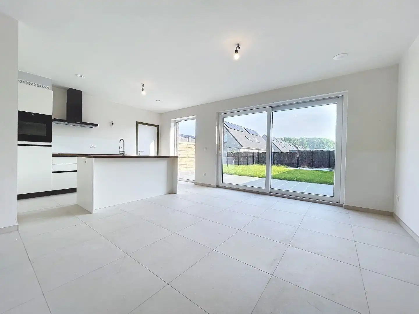 Recnte woning met 3 slaapkamers en parkeerplaats foto 3