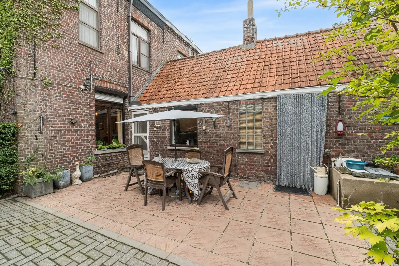 Te renoveren woning met ruime tuin nabij het centrum van Zomergem foto 18