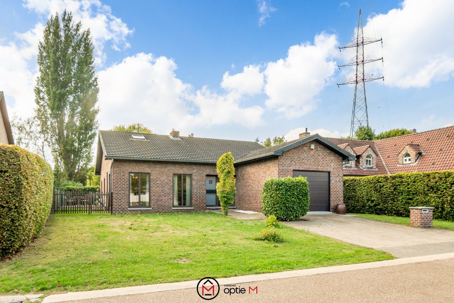 Rustig gelegen gezinswoning met 5 slaapkamers en garage foto 2