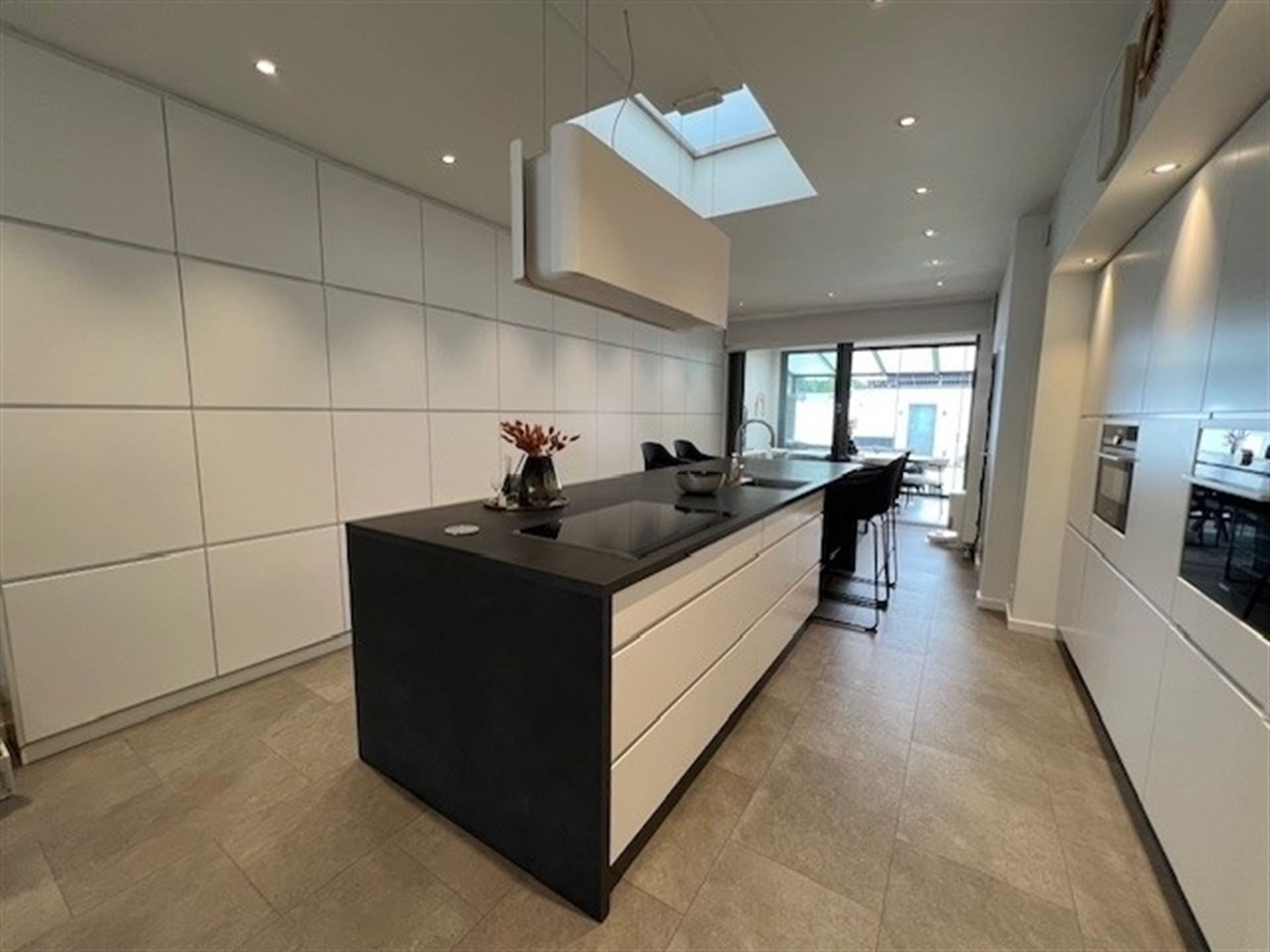Energiezuinige woning met 3 slpks, tuin en garage! foto 2