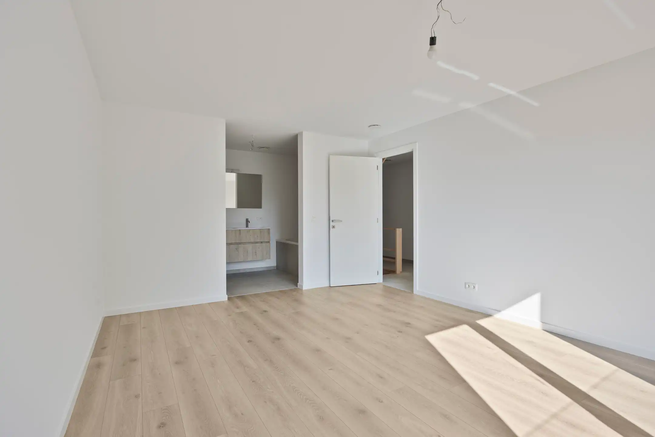 Nieuwbouwwoning met 6 slaapkamers & 3 badkamers (aan 6% btw) foto 11