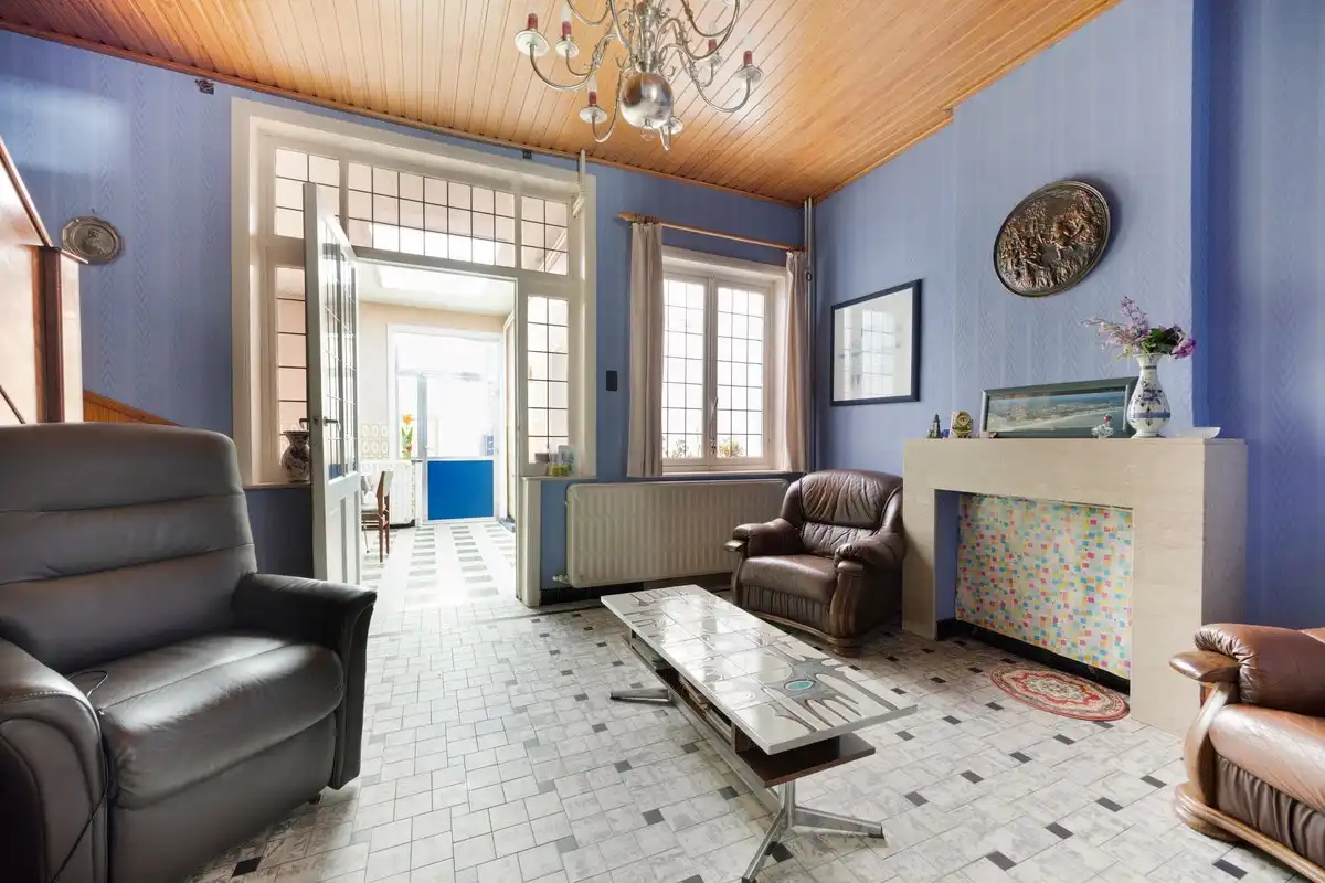 Goedgelegen woning met grote weide foto 3