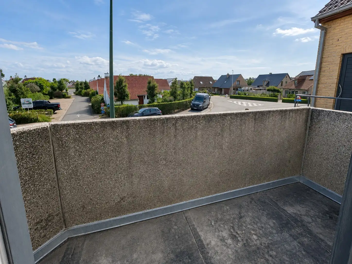 Ruim duplexappartement met 3 slaapkamers nabij het centrum. foto 15