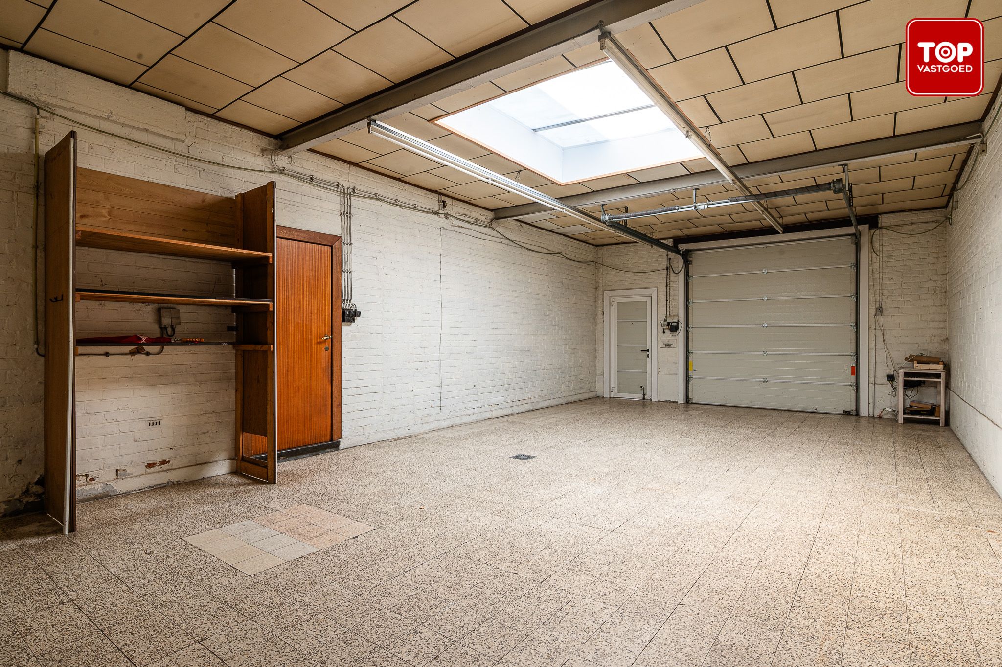 Ruime karaktervilla met magazijn op riant Perceel van 2200M².  foto 25