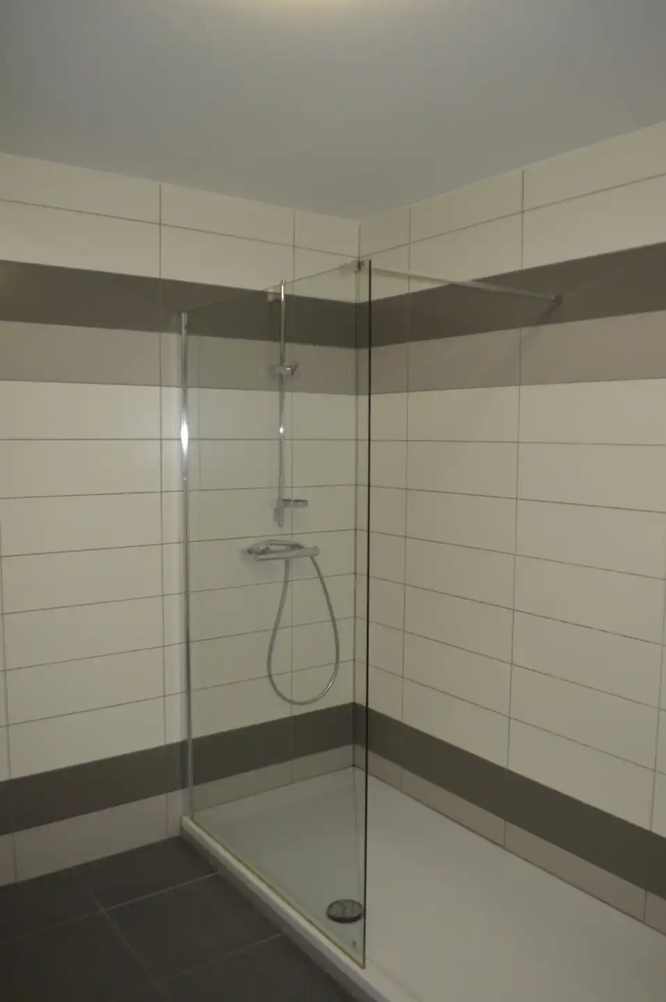 LEDE - Ruim, gelijkvloers appartement mét staanplaats. foto 9