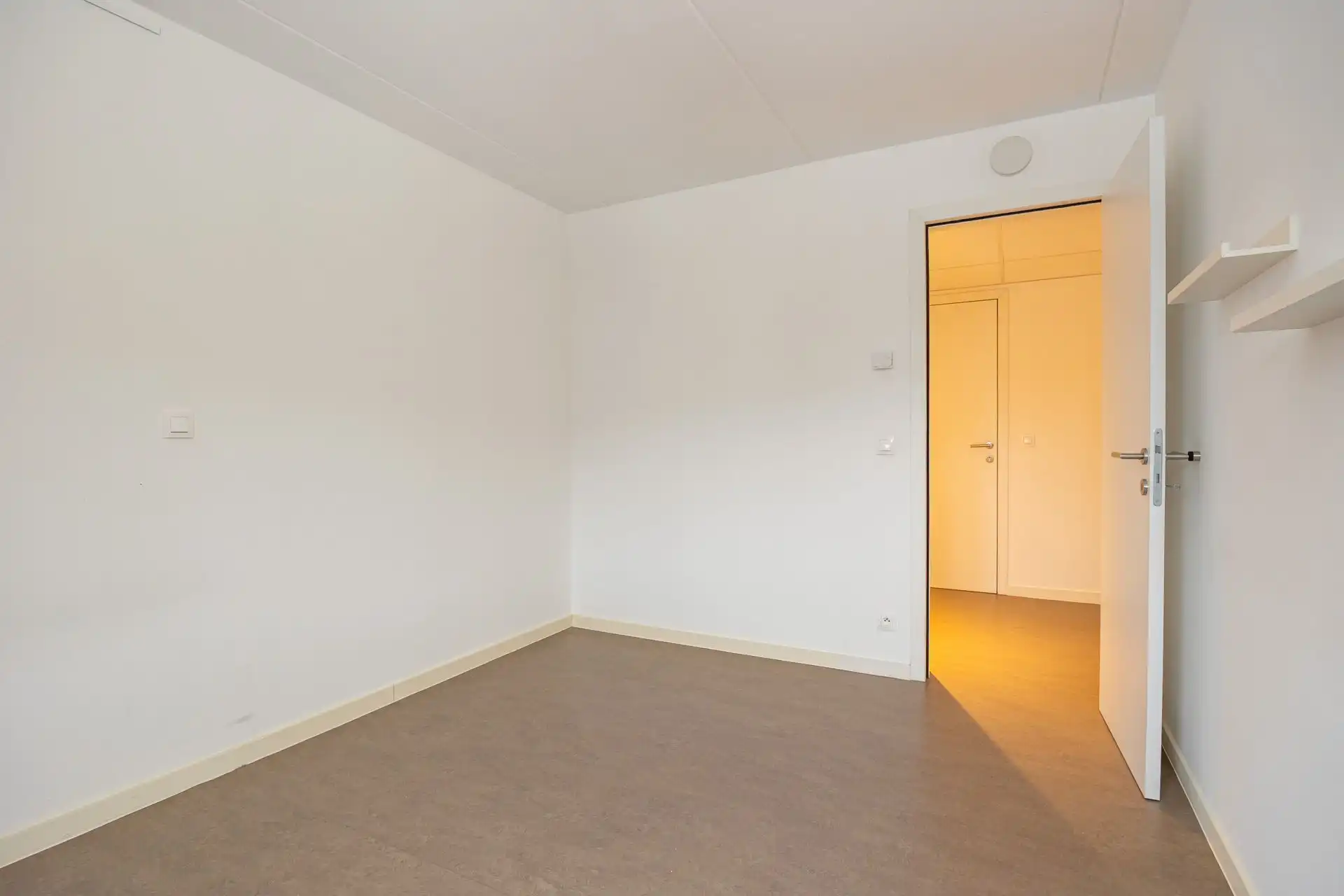 Lichtrijk 2-slpk appartement met staanplaats in Boom foto 16