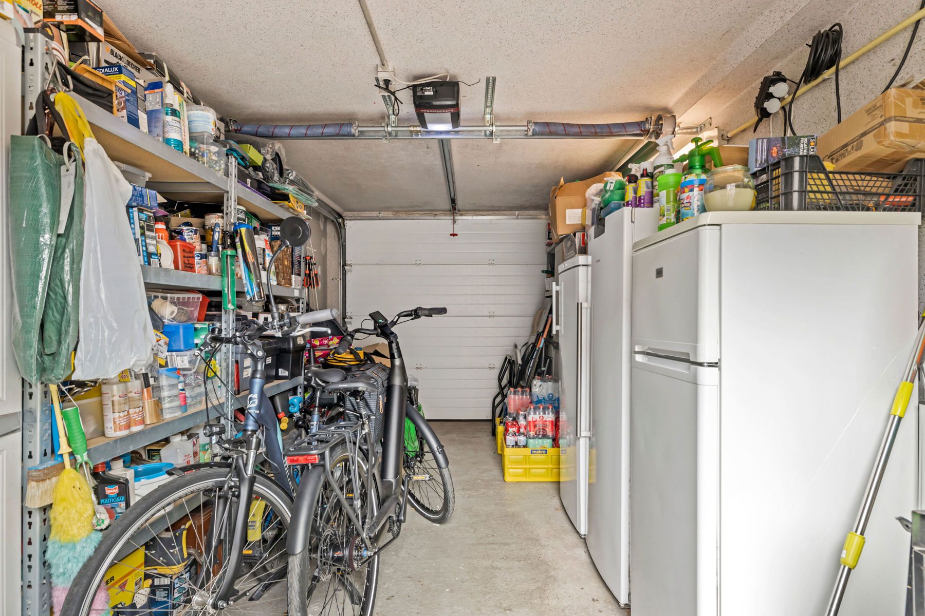 Charmante gezinswoning met tuin, garages en zonnepanelen foto 24