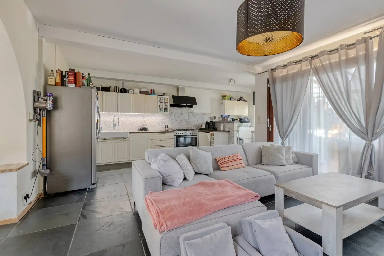 Gerenoveerde woning met 4 slaapkamers gelegen kortbij het centrum foto 9