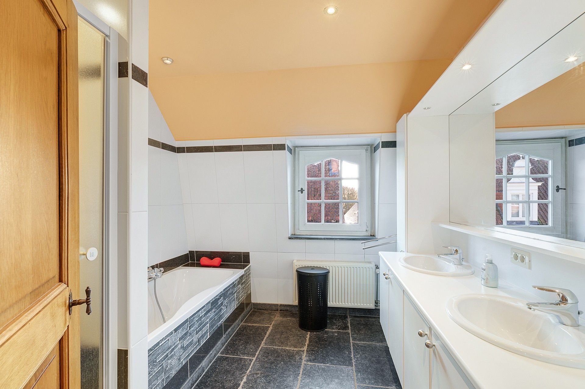 Historisch, uitzonderlijke woning met ongekend potentieel te Damme foto 36