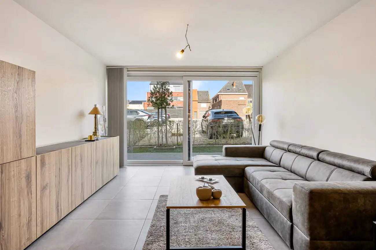 Recent gelijkvloers appartement met tuin en parkeerplaats! foto {{pictureIndex}}