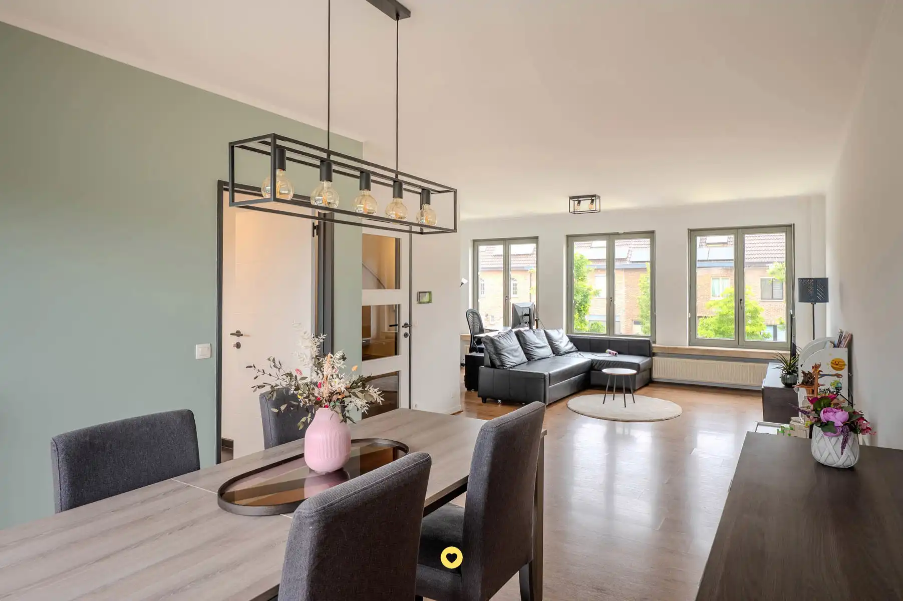 Instapklare bel-etage met west tuin in een doodlopende straat foto 2