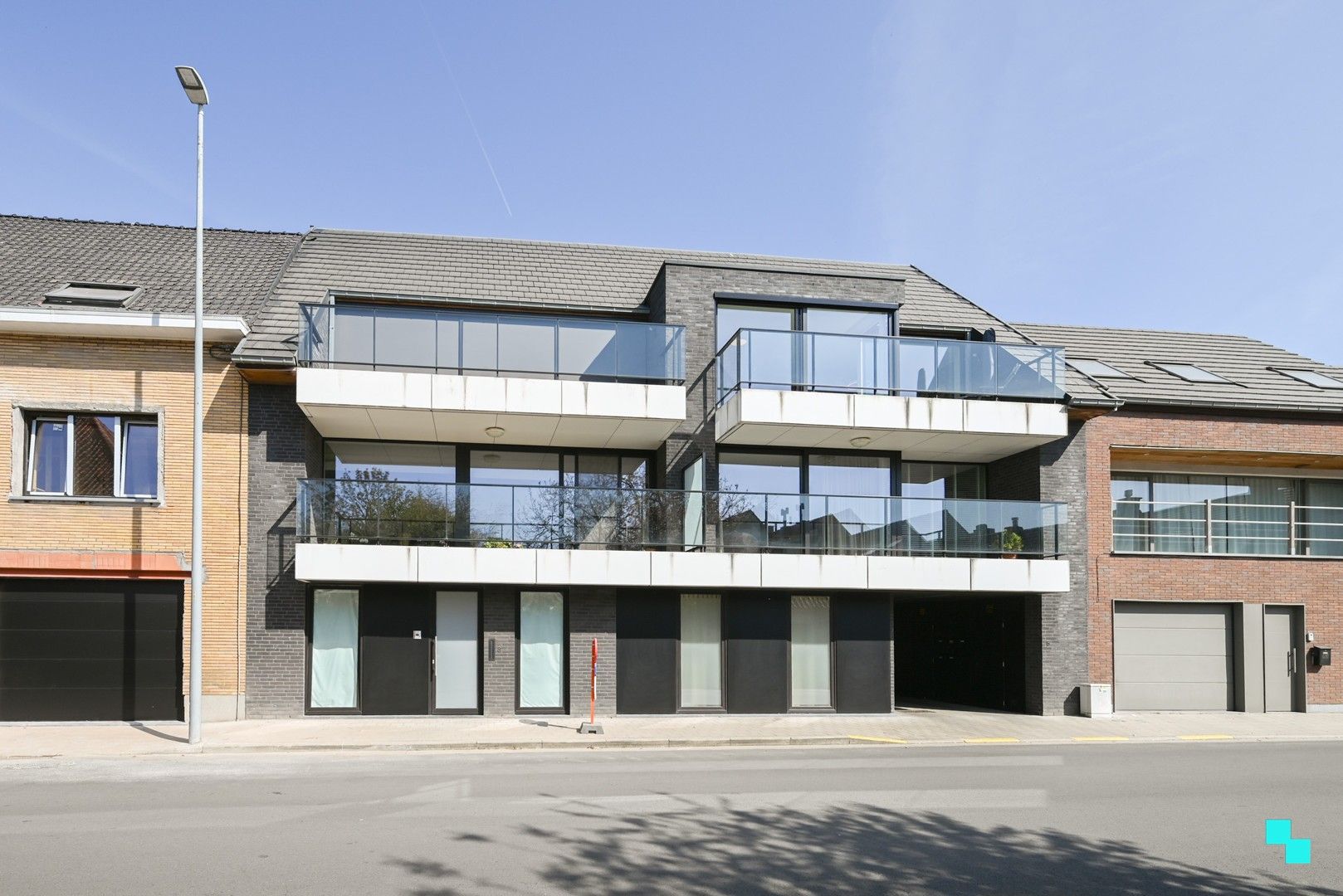 Energiezuinig tweeslaapkamer appartement te hartje Sint-Eloois-Winkel foto {{pictureIndex}}