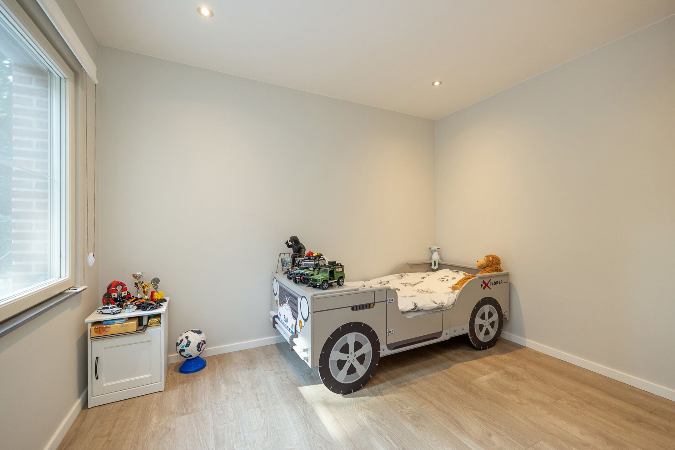 Vrijstaande gelijkvloers woning met ruime tuin en parking foto 10