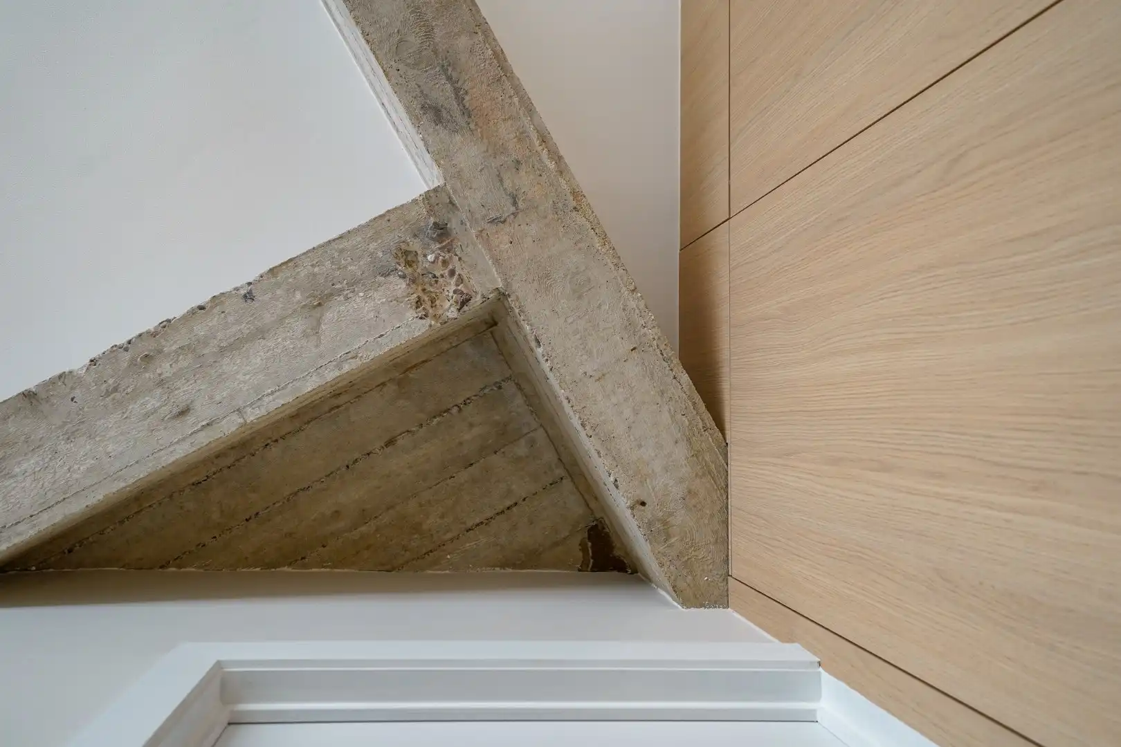 Stijlvol gerenoveerd stadsappartement met maatwerk, 2 slaapkamers en veel bergruimte foto 29