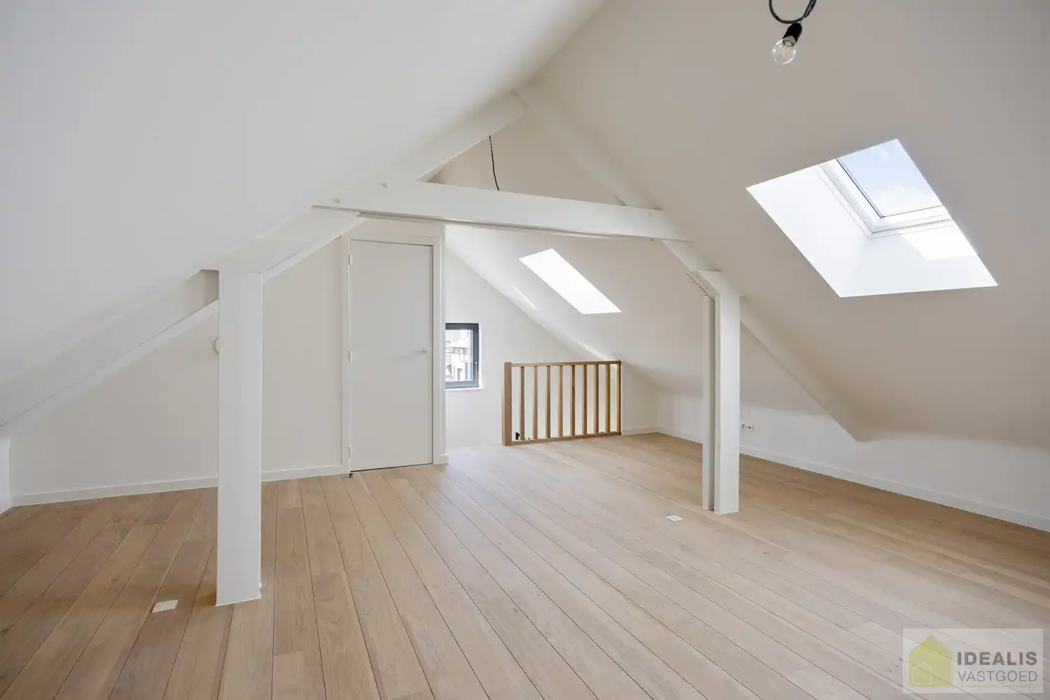 IDEALIS VASTGOED – Schitterend volledig vernieuwde woning (+- 220m²) met een heerlijke open leefruimte, 3 ruime slaapkamers, luxueuze badkamer, ruime wasplaats op een fijn zuid georiënteerd perceel! Dit heerlijke huis bevindt zich op een knap perceel van 8a 69ca in een heerlijk rustige en groene omgeving! - EEN MUST VISIT! - foto 26