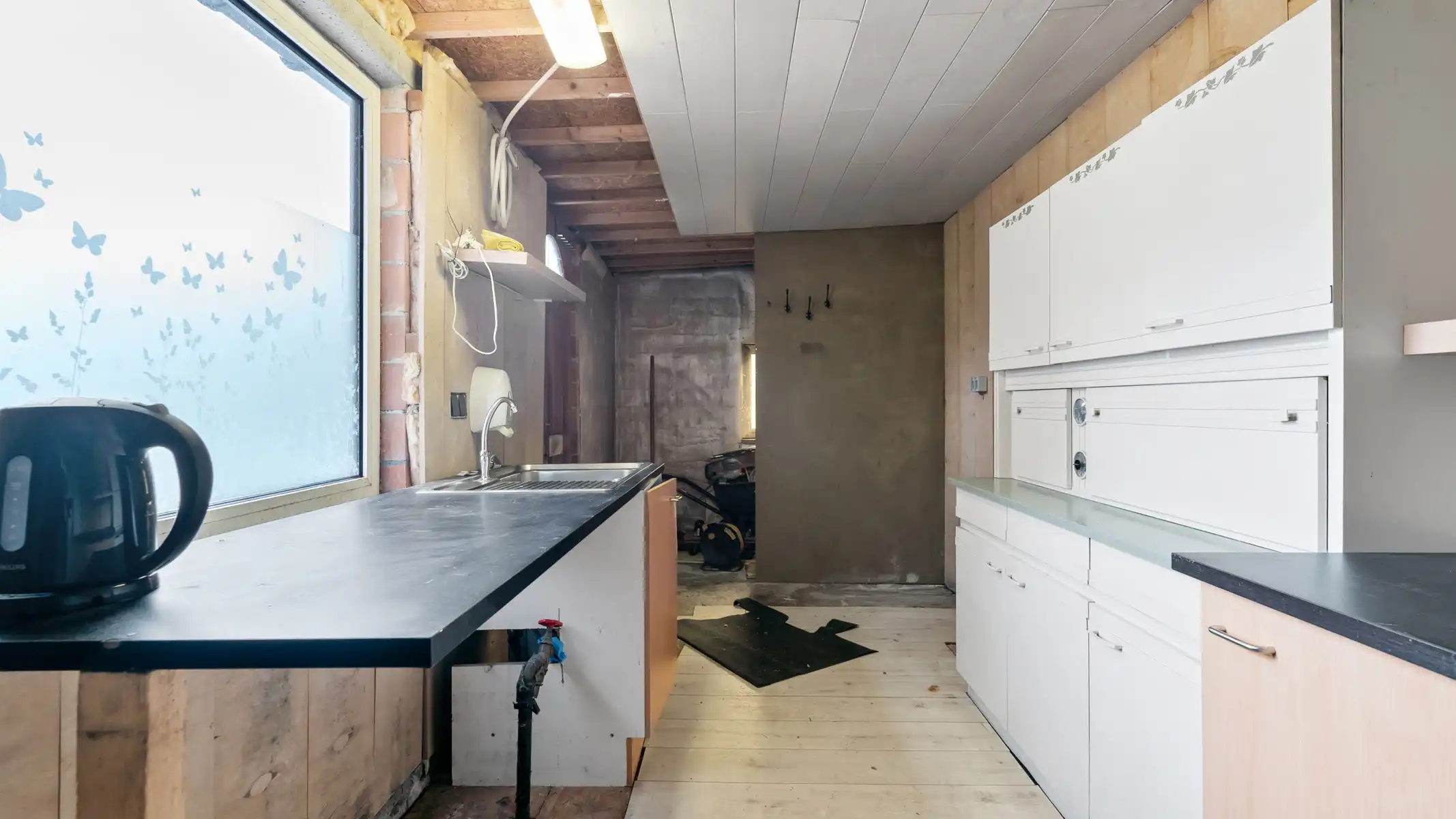 Deels te renoveren starterswoning met diepe tuin in groene, rustige omgeving foto 11