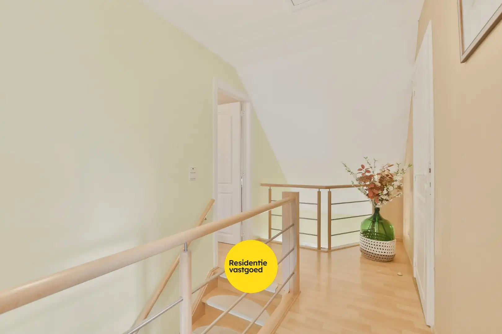 Instapklare halfopen bebouwing met 3 slaapkamers en tuin in De Haan! foto 17