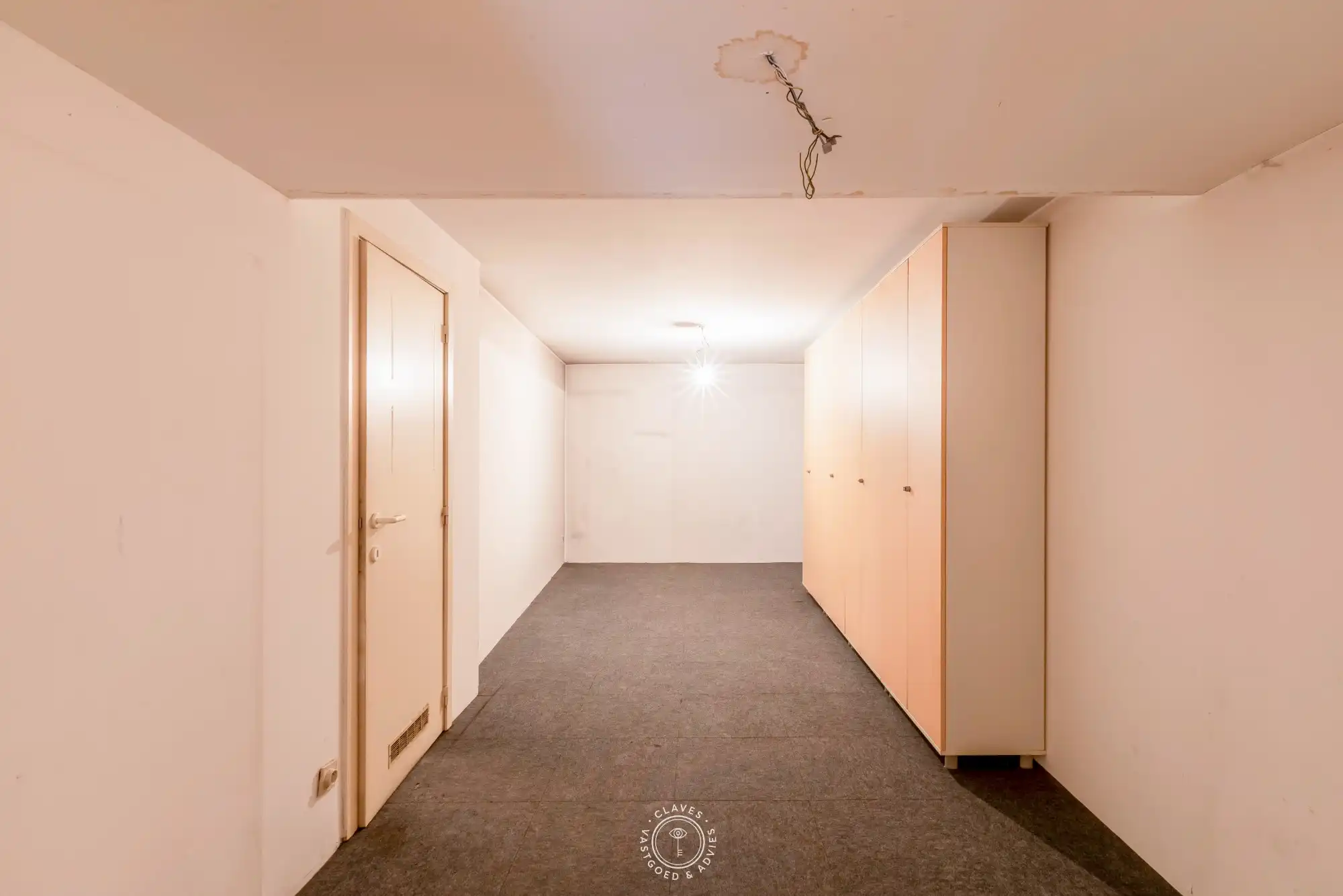 Centraal gelegen handelspand / kantoor met zicht op de Grote Markt foto 12