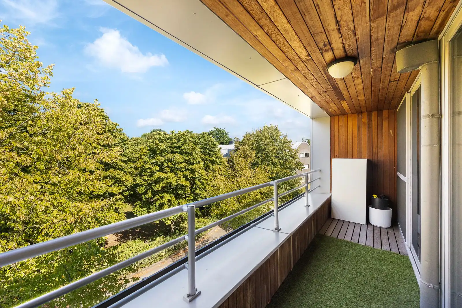 Lichtrijk appartement met terras en 3 staanplaatsen in Brasschaat. foto 16