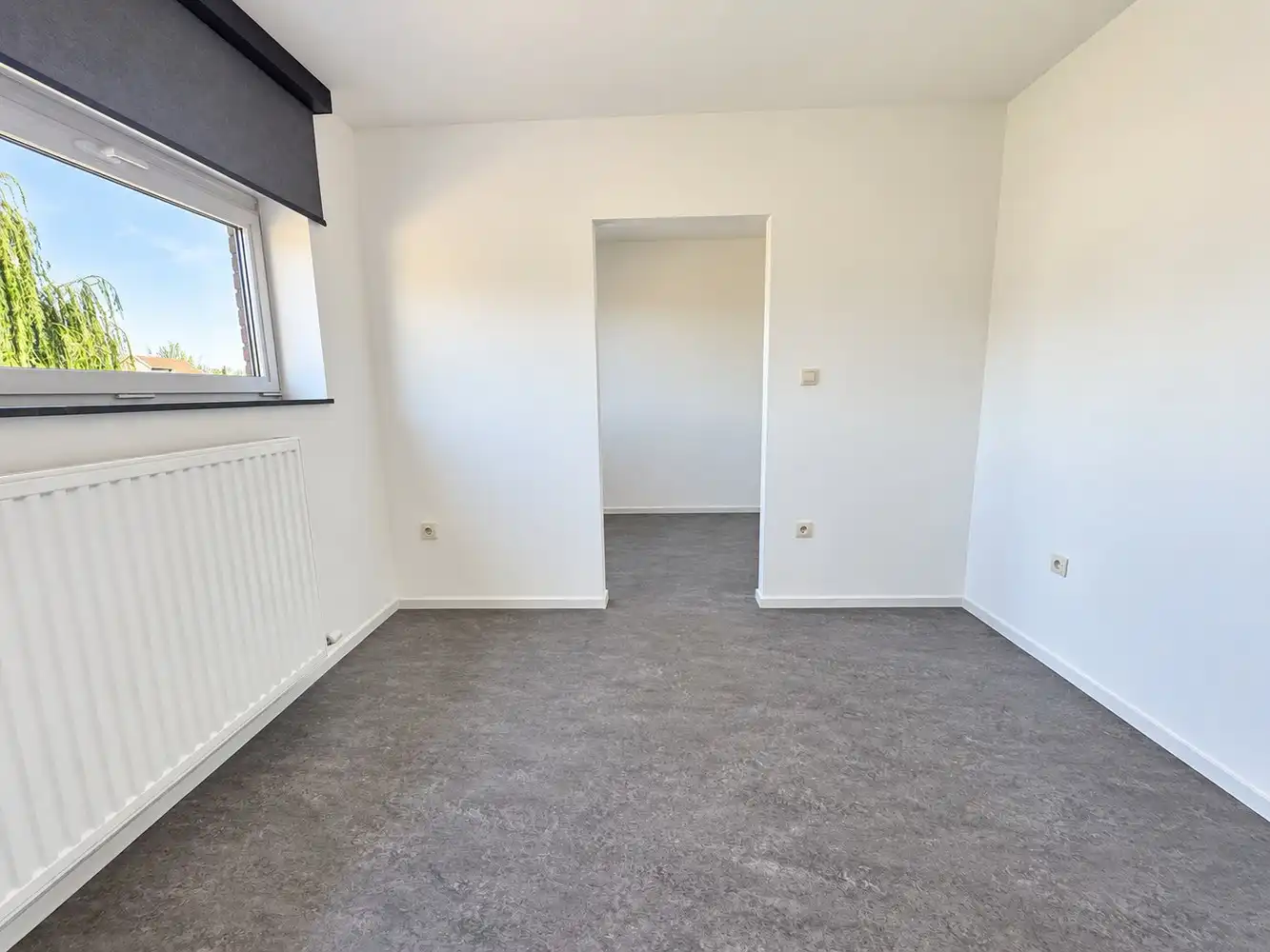 Verrassend ruime gezinswoning met vier slaapkamers, zonnig terras en carport foto 9