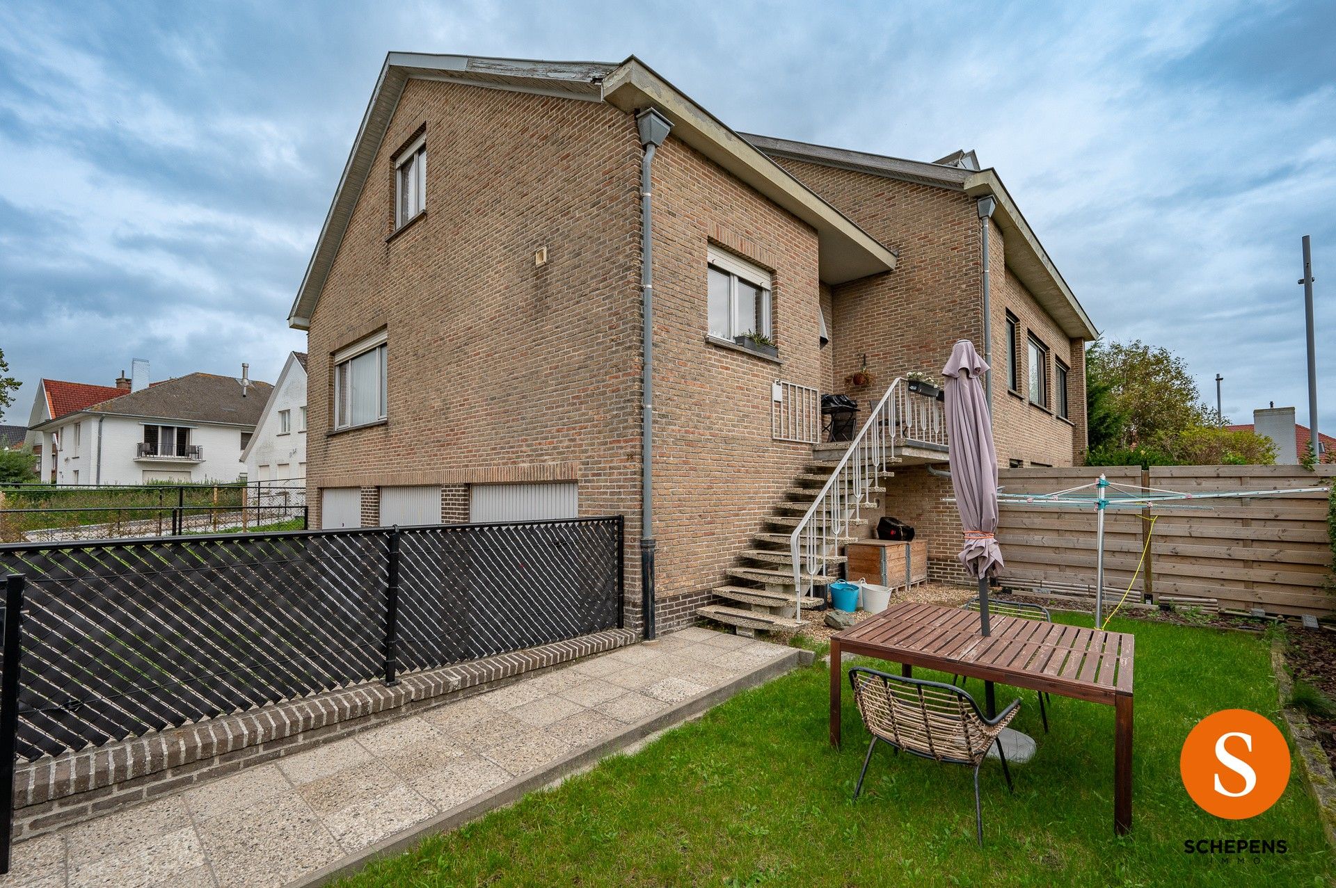 Halfopen bebouwing in het centrum van Wenduine. foto 2