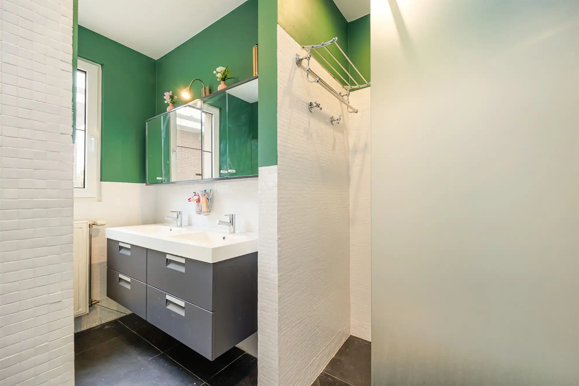 Instapklare gezinswoning met drie slaapkamers foto 17