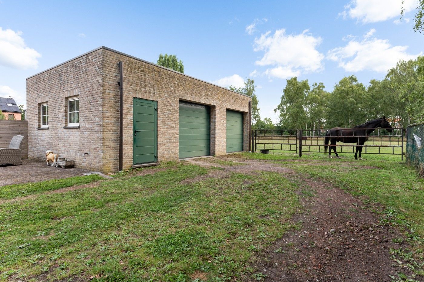 Recente, grote HOB met 4+ slpk., dubbele garage, weide en stallen foto 30